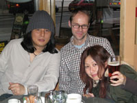 久しぶりの再会に嬉しくてビールで乾杯!