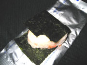 微妙に海苔が欠けていましたが、味はおいしい鮭おにぎり〜〜〜!