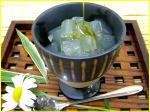 抹茶のみつをかけて召上るカンテンです。どうぞ!